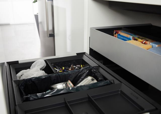 Waste_management_BLANCO_SELECT_II_XL_60_3_Orga_526210_mood_image_2_Web_large BLANCO SELECT II XL 60/3 OrgaTestTobias